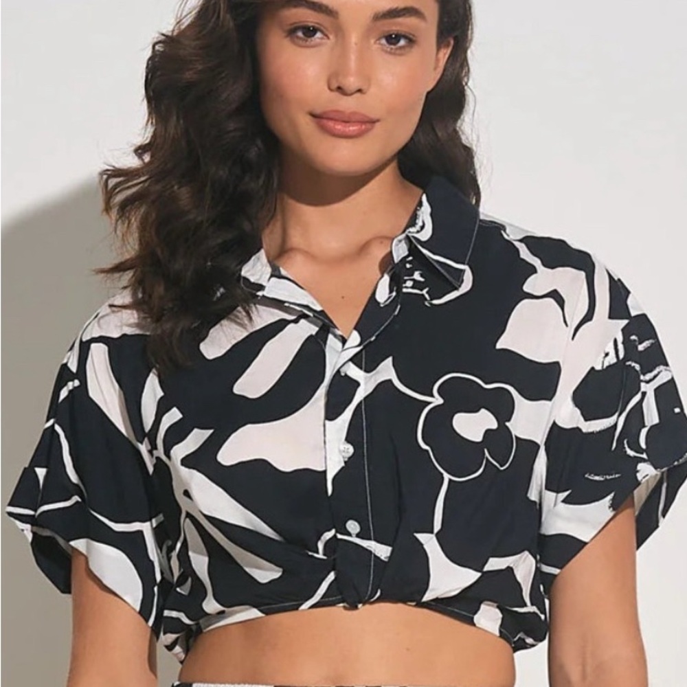 Elan Chic Black and White Women's Crop Button Up Top